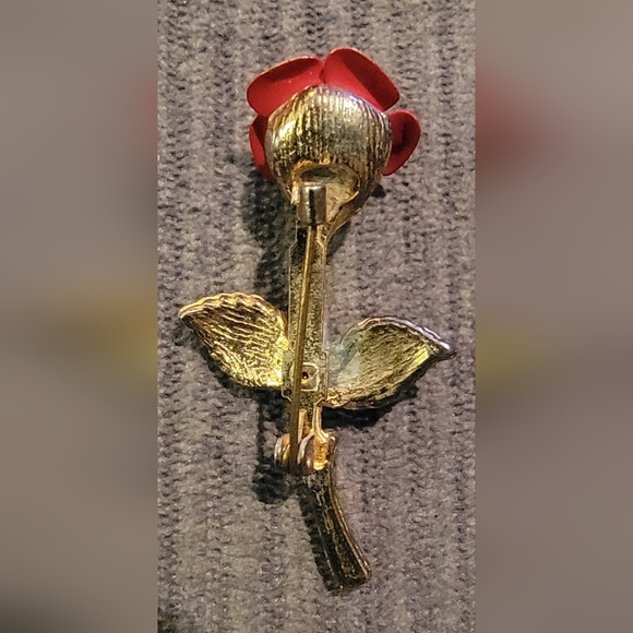Vintage signed WINARD 12K GF carved white rose brooch pin and red unsigned - Picture 7 of 7